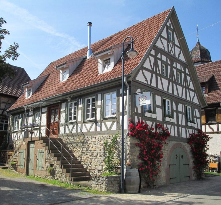 Der denkmalgeschuetzte Mayerhof in Muehlacker-Duerrmenz