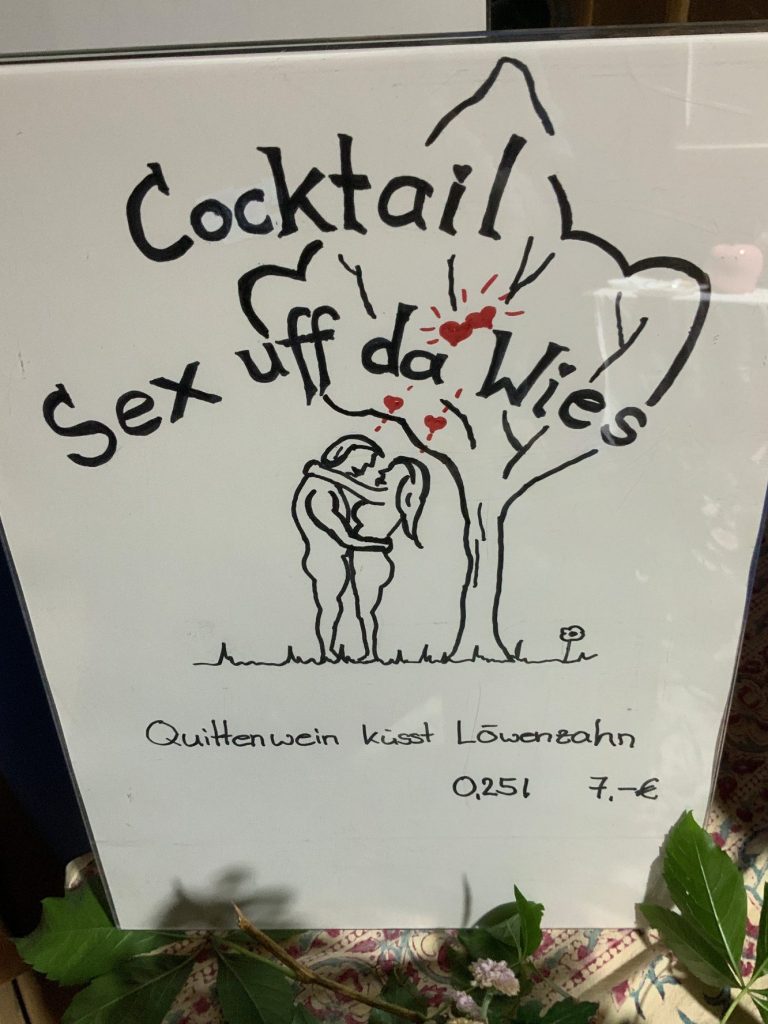 Event Sommerfeeling Mayerhof 2027 Sommerfeeling - Illustration Schild Cocktail Sex uff da Wies