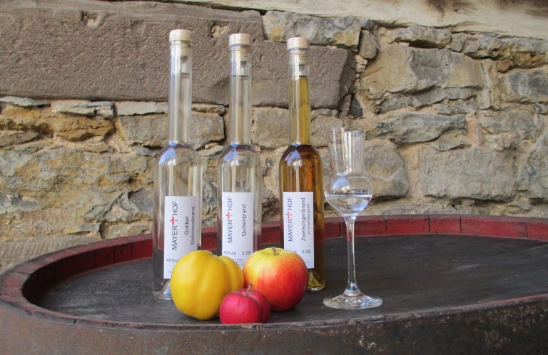 Mayerhof Wein-& Destillatprobe Mayerhof Destillate und Sherrys auf einem Eichenfass