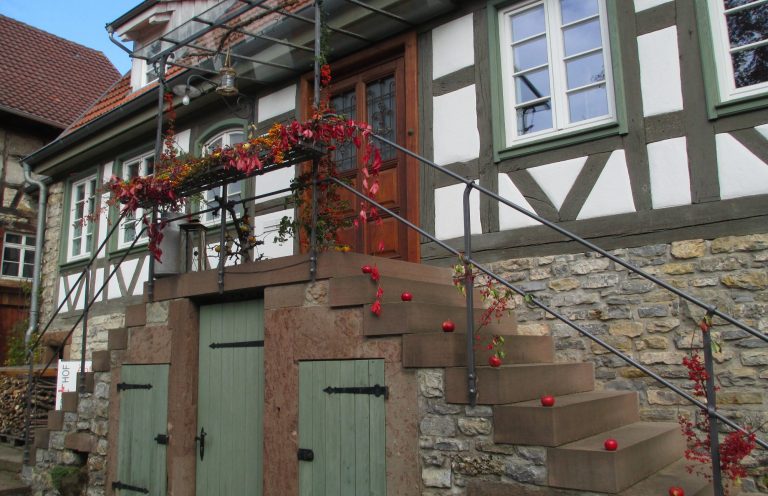Hoffuehrung Mayerhof Hoffuehrung - Eingang vom Mayerhof in Mühlacker-Dürrmenz