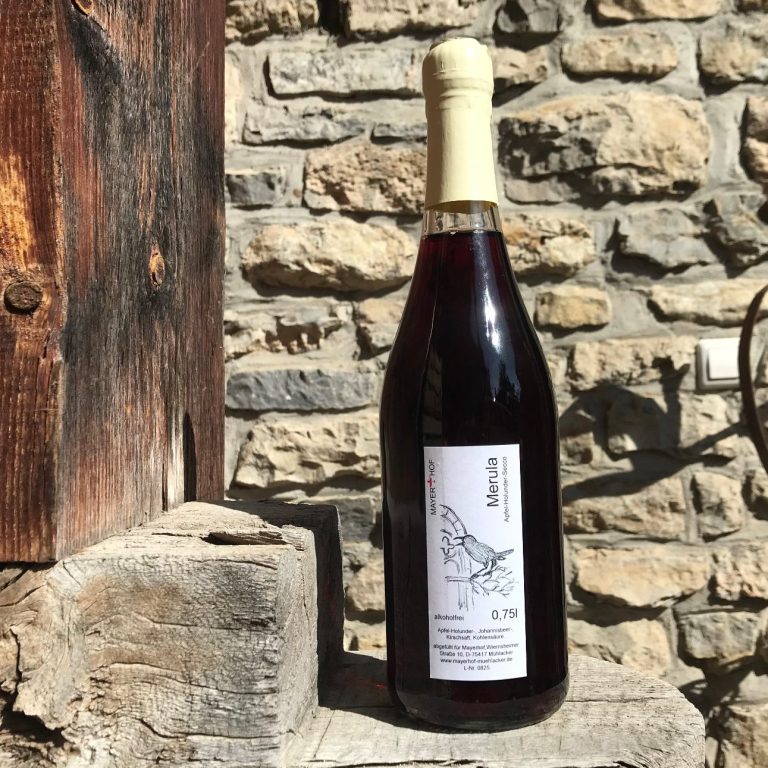 Der Merula Secco vom Mayerhof aus Apfel und dunklen Früchten alkoholfrei